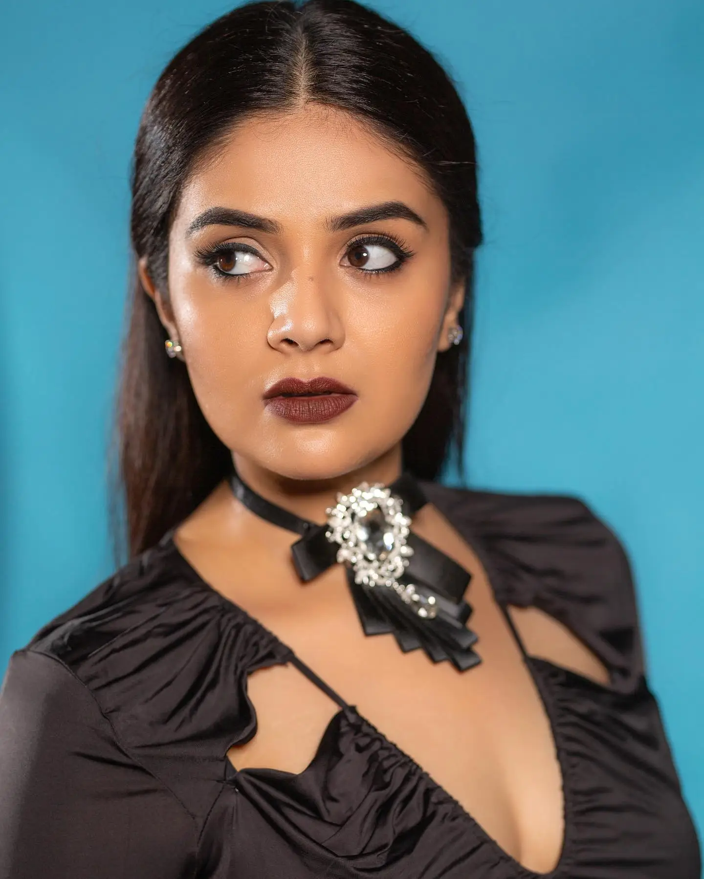 Indian TV Actress Sreemukhi Long Legs Show in Mini Black Skirt